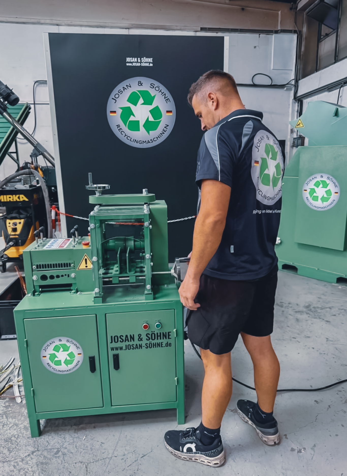 JOSAN & SÖHNE Kabelschälmaschine zur Kupfergewinnung und Kabelrecycling Frontale Ansicht der JOSAN Kabelschälmaschine S120