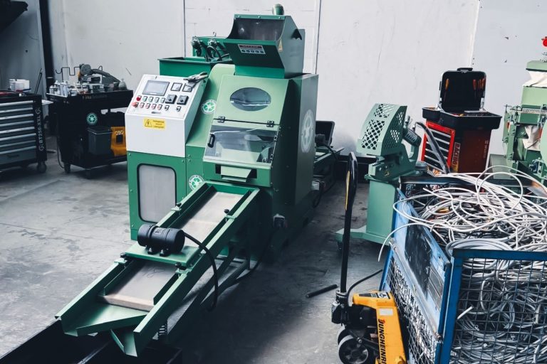 S160 Kabelgranulieranlage von JOSAN anschauen Frontale Ansicht Kabelgranulieranlage JOSAN S160