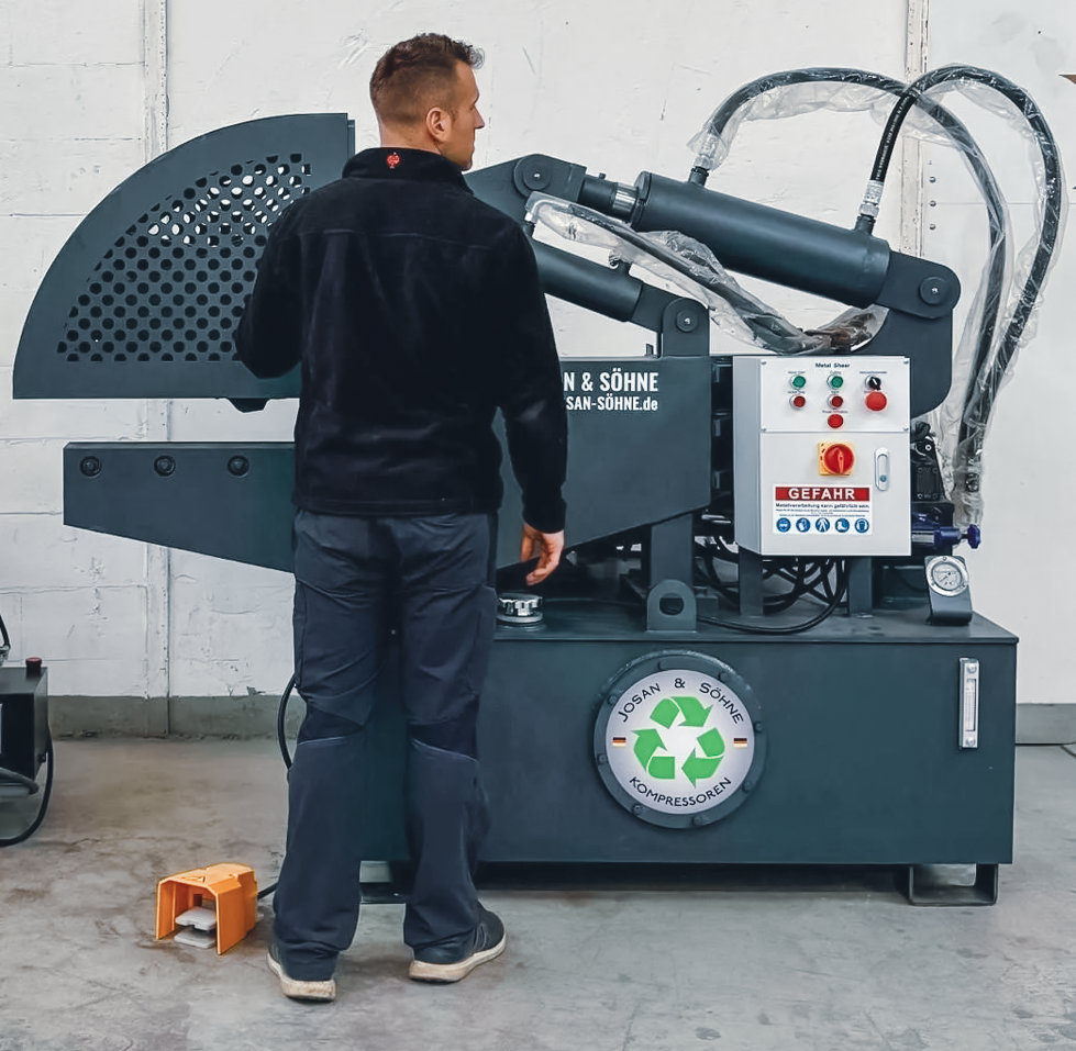 Detail Messerbereich Alligatorschere groß Detailaufnahme der wendbaren Schneidmesser der großen Alligatorschere.