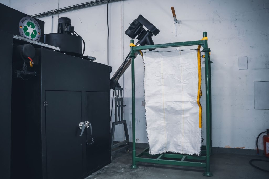 Die JOSAN S300 beim Recycling von Kupferkabeln im Live-Einsatz.