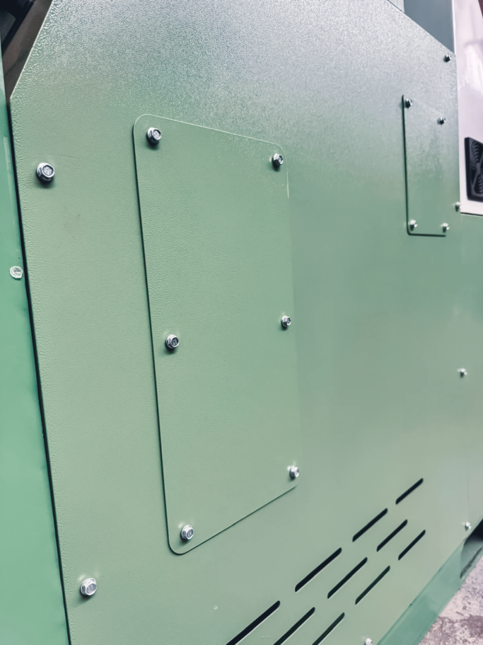 Maschinengehäuse JOSAN S160 Robustes Maschinengehäuse der JOSAN S160 Kabelgranulieranlage.