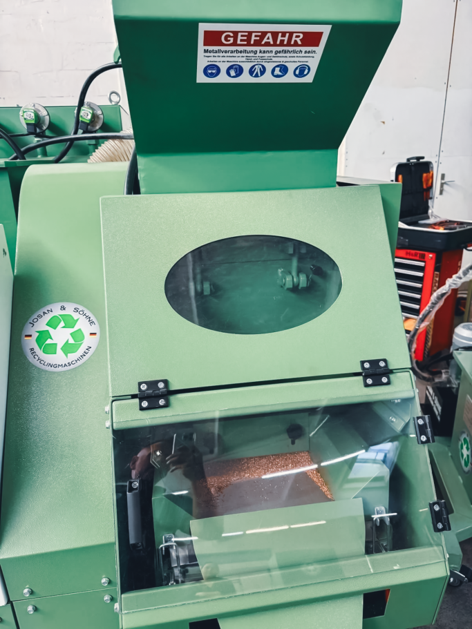 Einfüllbereich JOSAN S160 Einfüllöffnung der JOSAN S160 Kabelgranulieranlage.