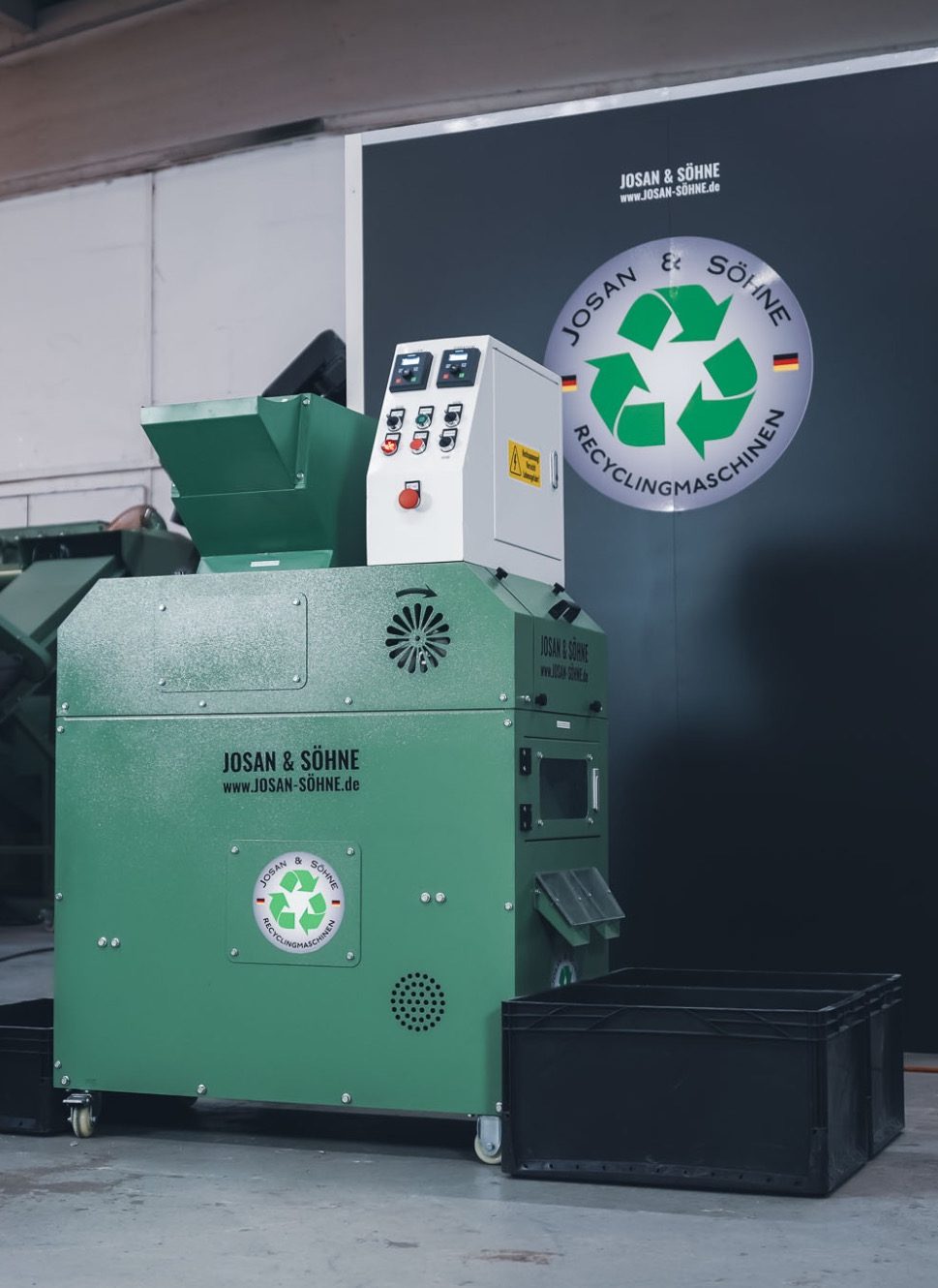 Frontale Ansicht der JOSAN Kabelgranulieranlage E30