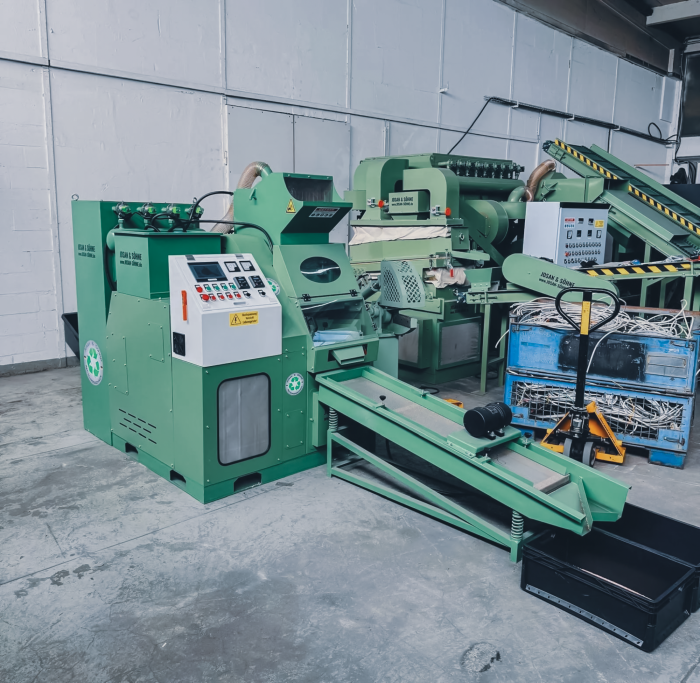 JOSAN S160 kompletter Anlagenaufbau JOSAN S160 Kabelgranulieranlage mit kompletter Anlagentechnik.