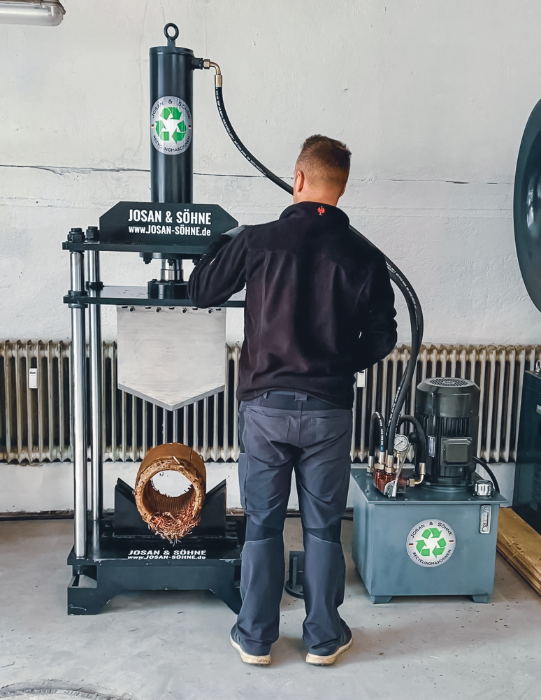 Detailaufnahme der 4-fach geführten Bauweise des Motorknackers