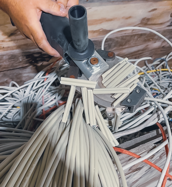 Hydraulische Kabelschere für dicke Kabel Hydraulische Kabelschere für dicke Kabel bis 63 mm. 220V, maximale Schneidkraft, perfekt für Recycling und Industrie.