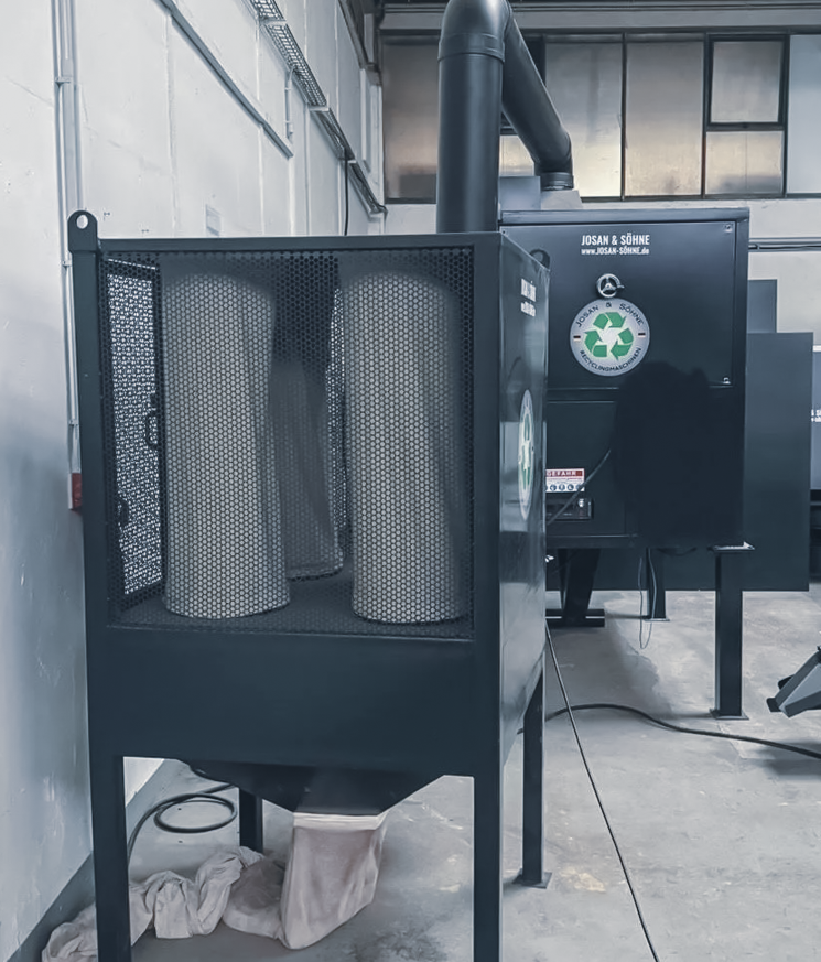 Elektrostatik-Separator im Recyclingprozess Elektrostatik-Separator von JOSAN & Söhne während der Materialtrennung im Recyclingbetrieb.