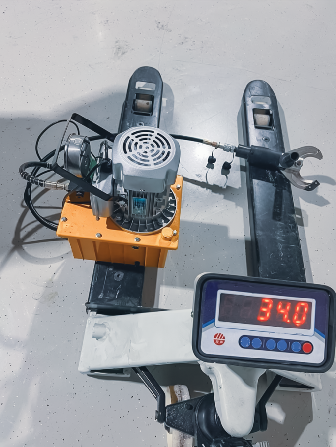 Hubwagen mit Waage und digitalem Display