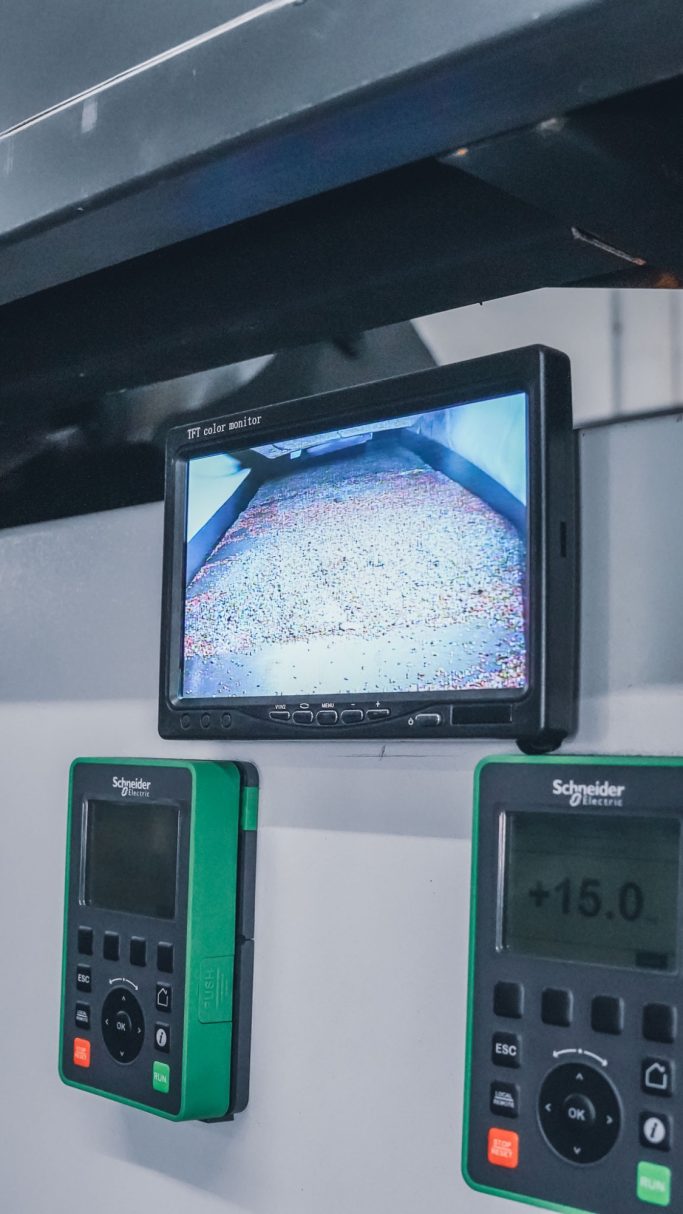 Bedienpanel der JOSAN S300 inklusive Steuerung und Sicherheitsfunktionen.