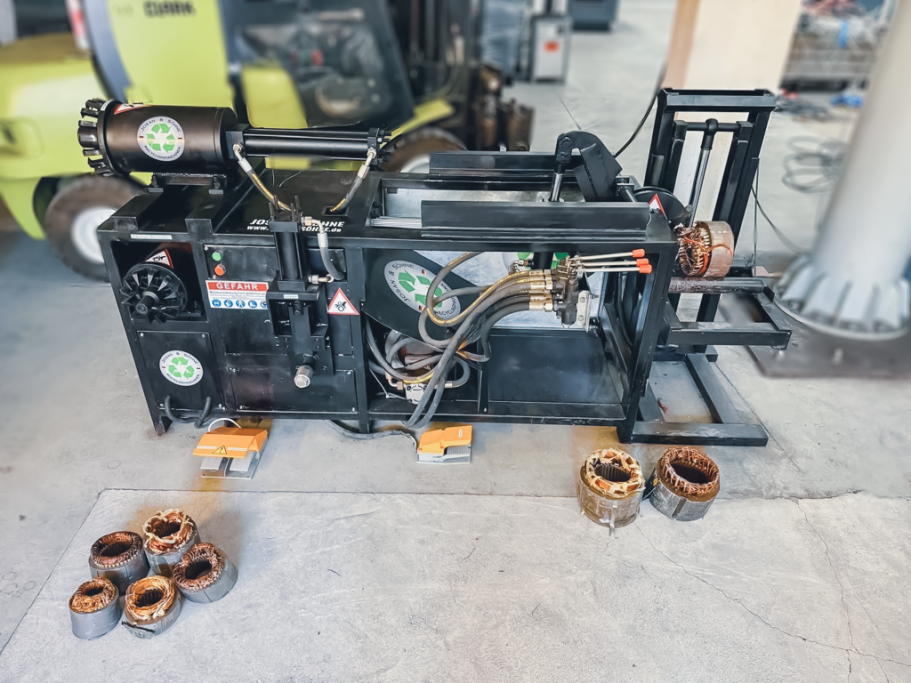 Hydrauliksystem und Ventilblock des Elektromotorknackers