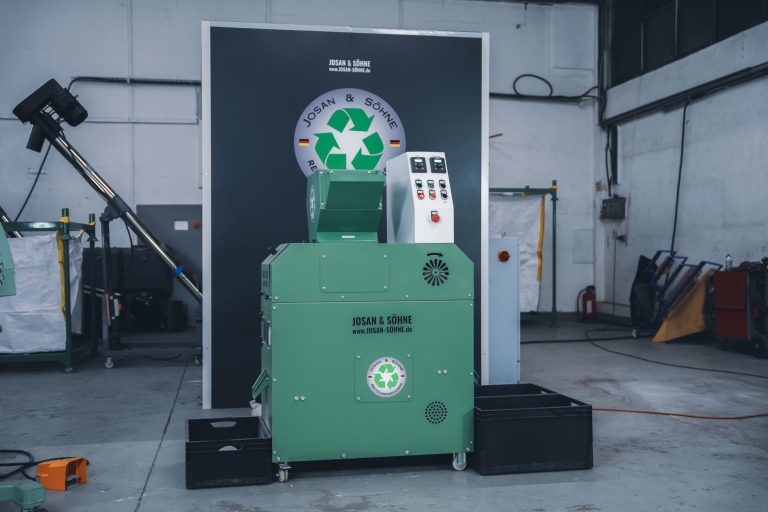 Kabelschälmaschine JOSAN S120 trennt Kabel von der Isolierung um Kupfer zu gewinnen Frontale Ansicht Kabelschälmaschine JOSAN S120